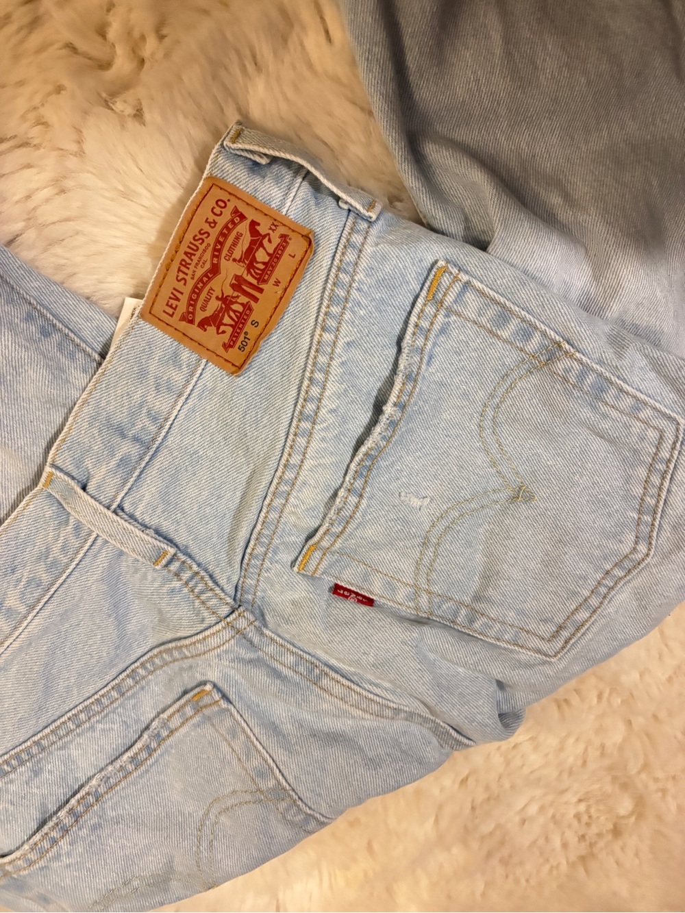 Red tag Levi's 501 button fly light wash women’s jeans